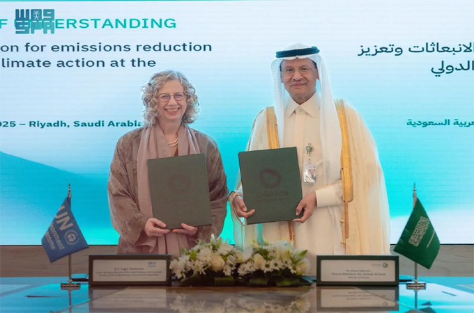 Saudi Energy Minister, UNEP Chief sign emissions MoU