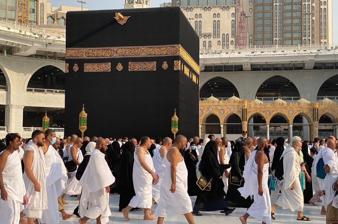 Saudi Arabia launches new Umrah visas, travel service 